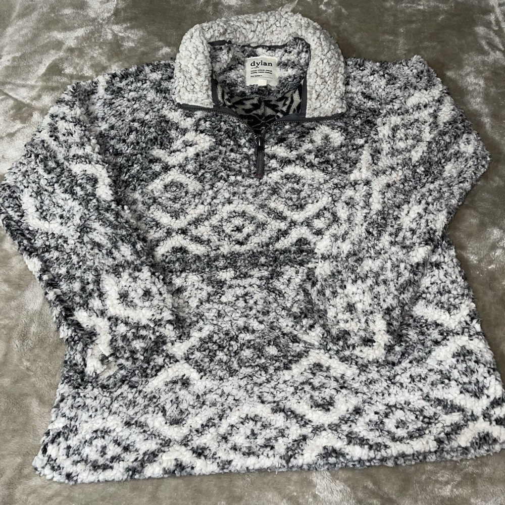 Dylan pullover Sherpa jacket women’s size M